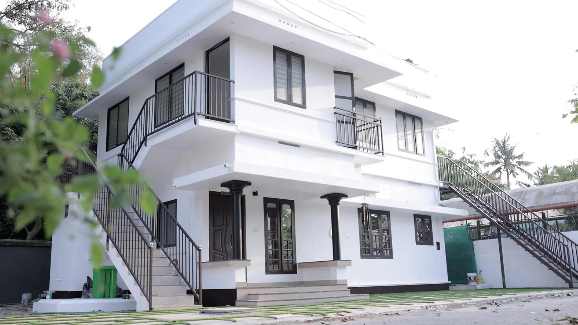 Wind Castle Bed & Breakfast Elur India