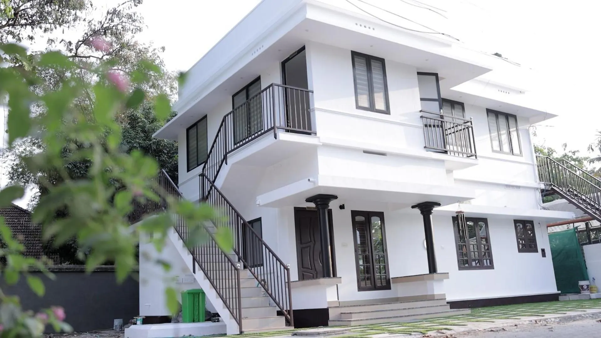Wind Castle Bed & Breakfast Elur